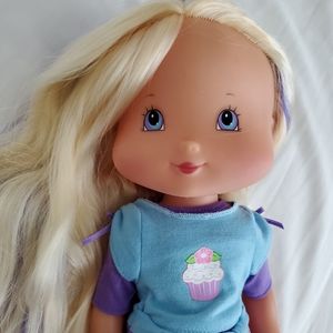 Adorable Cute Littlle Doll w/Hairbrush